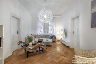 Exklusive 4-Zimmer-Altbauwohnung mit Balkon & Tiefgarage in Top-Lage