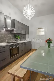 Exklusive 4-Zimmer-Altbauwohnung mit Balkon & Tiefgarage in Top-Lage