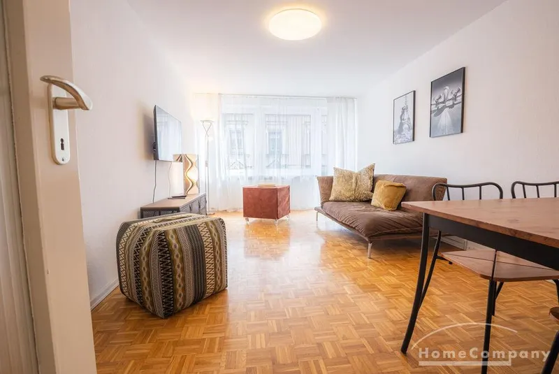 Attraktive, frisch renovierte und neu möblierte 2-Zimmer-Wohnung mit Balkon in München-Neuhausen
