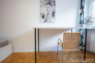 Attraktive, frisch renovierte und neu möblierte 2-Zimmer-Wohnung mit Balkon in München-Neuhausen