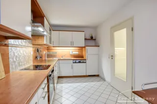 ***Schönes möbliertes 3-Zimmer-Stadthaus über 2 Ebenen mitten in München