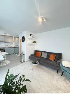 Modern möblierte 2-Zimmer-Wohnung mit atemberaubender Dachterrasse in Schwabing