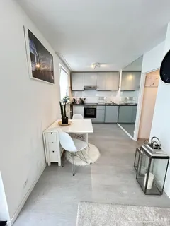 Modern möblierte 2-Zimmer-Wohnung mit atemberaubender Dachterrasse in Schwabing