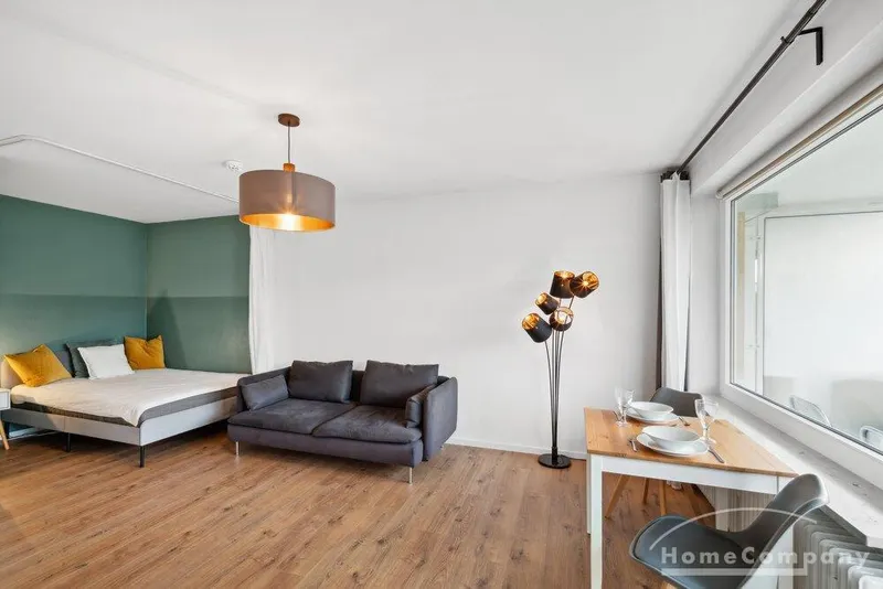 Modern möbliertes 1-Zimmer-Apartment mit Balkon