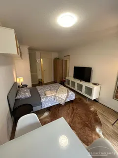 Hübsches, modernes 1-Zimmer-Apartment mit Balkon im berühmten Fuchsbau in Schwabing.