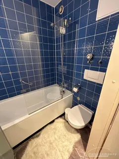 Hübsches, modernes 1-Zimmer-Apartment mit Balkon im berühmten Fuchsbau in Schwabing.