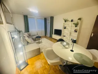 Modern möblierte 2-Zimmer-Wohnung mit Balkon