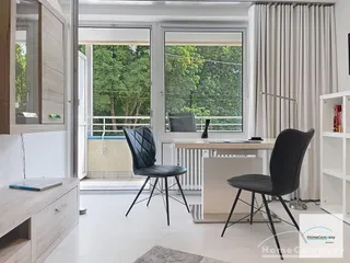 Tolles, neu renoviertes und möbliertes Apartment mit Balkon in Bestlage Bogenhausen