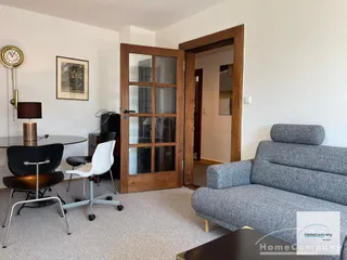 Lichtdurchflutete, freundlich möblierte 3-Zimmer-Wohnung mit Dachterrasse