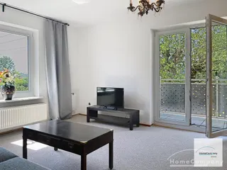 Lichtdurchflutete, freundlich möblierte 3-Zimmer-Wohnung mit Dachterrasse