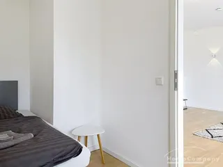 Modern möblierte 3-Zimmer-Wohnung mit Balkon in Sendling
