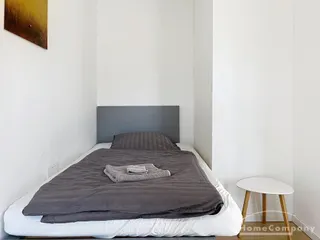 Modern möblierte 3-Zimmer-Wohnung mit Balkon in Sendling