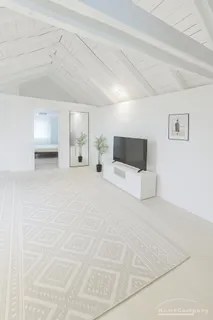Voll möblierte Wohnung mit 5 Schlafzimmern, Balkon und Parkplatz in Höhenkirchen-Siegertsbrunn - ideal für WGs oder Familie