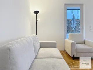 Modern möblierte 4-Zimmer-Wohnung mit Terrasse und Garten