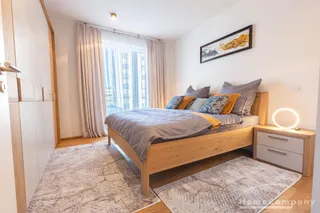 ***Exklusives Wohnen im Erstbezug! Voll möblierte 3-Zimmer-Wohnung mit Balkon
