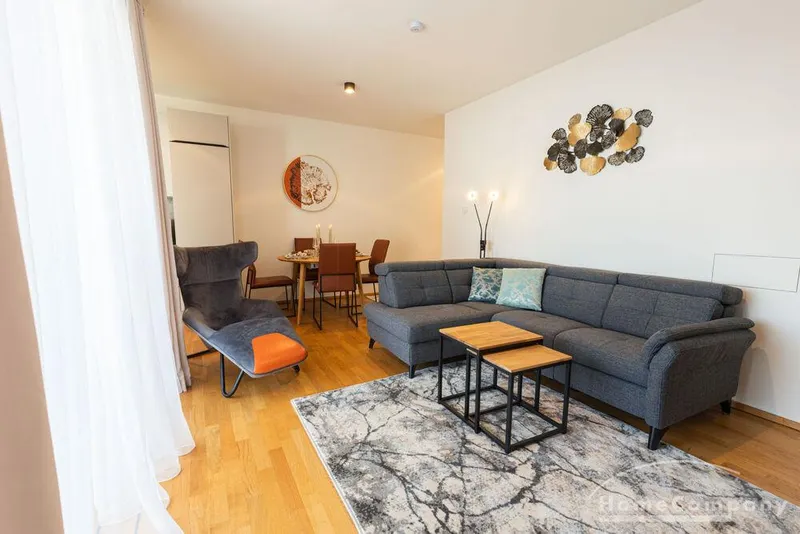 ***Exklusives Wohnen im Erstbezug! Voll möblierte 3-Zimmer-Wohnung mit Balkon