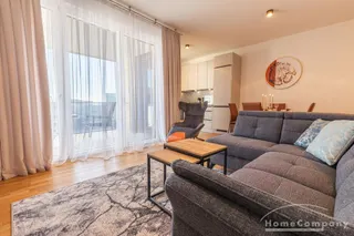 ***Exklusives Wohnen im Erstbezug! Voll möblierte 3-Zimmer-Wohnung mit Balkon