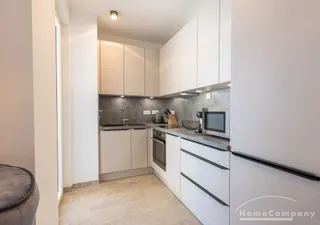 ***Exklusives Wohnen im Erstbezug! Voll möblierte 3-Zimmer-Wohnung mit Balkon