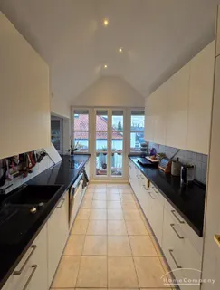 Exklusiv möblierte Penthouse-Wohnung in ruhiger Lage! Barrierefrei mit 2 Badezimmern