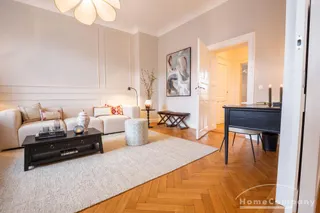 ***Klassische Eleganz in vollendeter Form – stilvoll sanierte Altbauwohnung mit Balkon in Bestlage Altbogenhausen