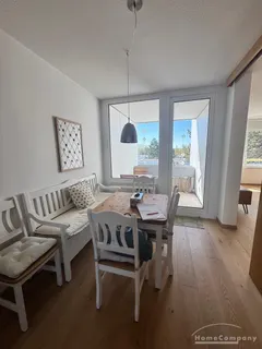 Modern möblierte 2,5-Zimmer-Wohnung mit Balkon