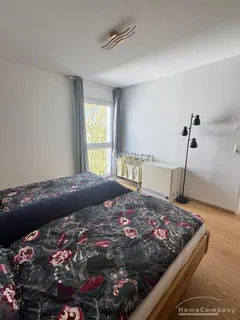 Modern möblierte 2,5-Zimmer-Wohnung mit Balkon