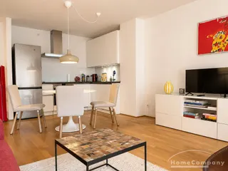 Hochwertig möblierte 2-Zimmer-Wohnung mit Balkon