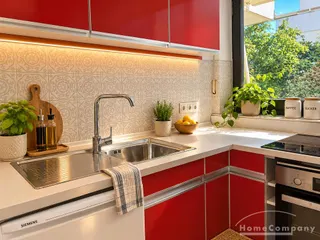 Neu möbliertes Apartment mit Balkon