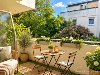 Neu möbliertes Apartment mit Balkon