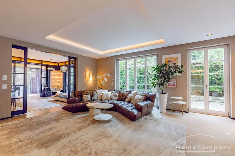 ***Exklusive, vollmöblierte Maisonette mit privatem Garten, Sauna & fünf Tiefgaragenstellplätzen