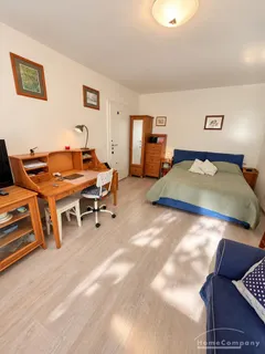 Voll möbliertes 1-Zimmer-Apartment mit Balkon