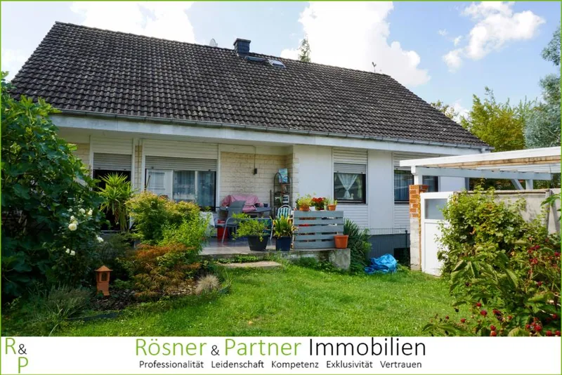 *1-2 Familienhaus mit großem Garten in Wicker*