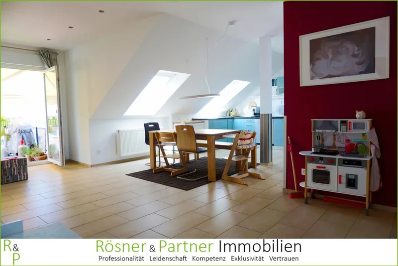 *Lichtdurchflutet und fast barrierefrei - schöne 4 Zi. DG-Wohnung über den Dächern von Niederrad*