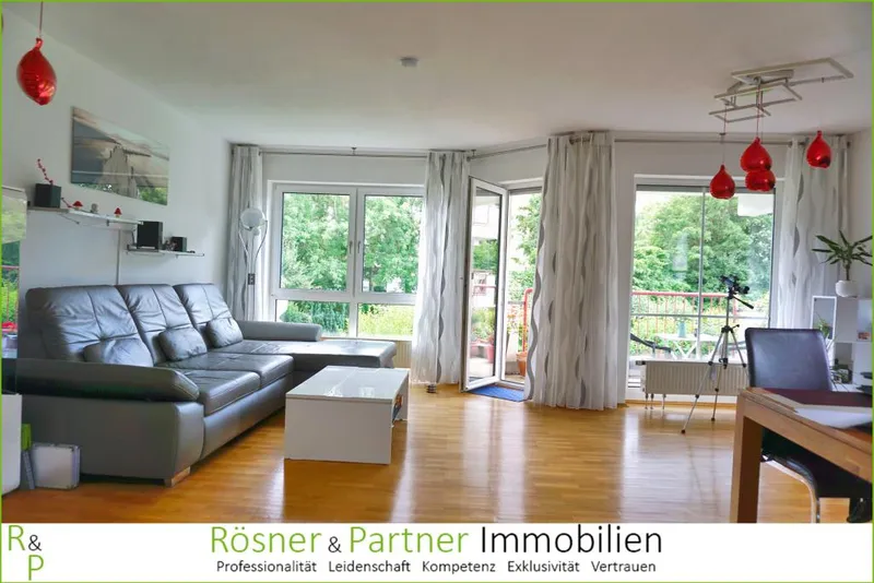 *Helle 3 Zi.Whg. ruhige Lage, Balkon, EBK, TG-Platz*