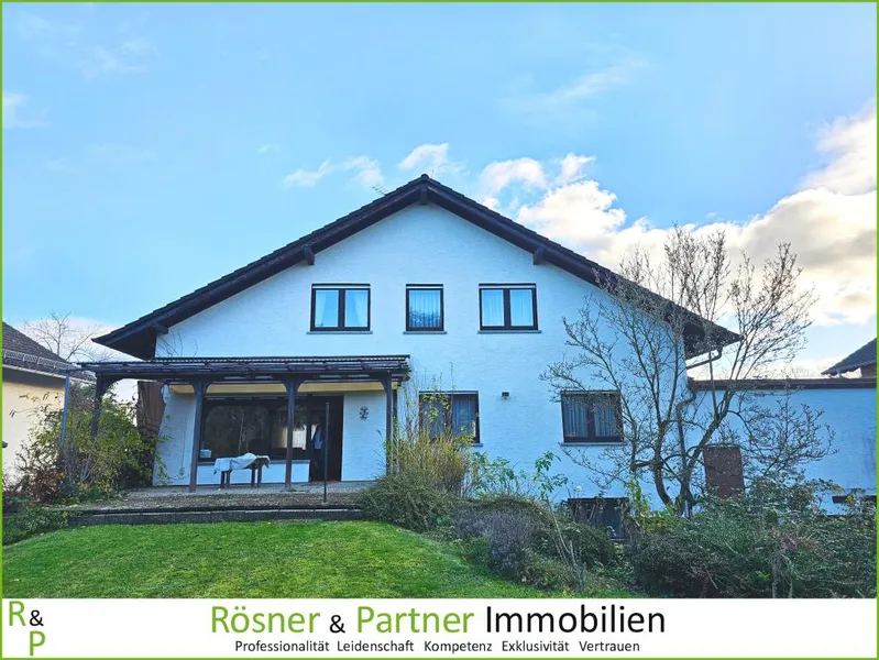 *Freistehendes 1-2 Familienhaus mit großem Grundstück in begehrter Wohnlage von Hanau Groß-Auheim*