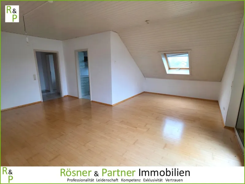 *Lichtdurchflutete 2,5 Zimmerwohnung mit Balkon in ruhiger Wohnlage von Mörfelden*