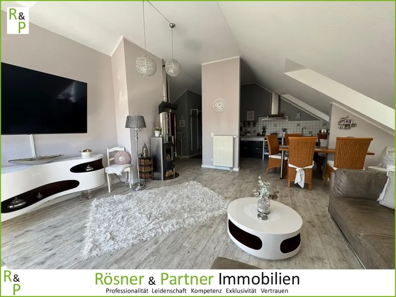 *Einzugsbereit! Charmante 3-Zi-DG-Wohnung mit Kamin, Klimaanlage und sonniger Terrasse*