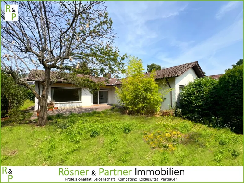 *Bungalow in ruhiger Wohnlage mit Erweiterungs- oder Neubaupotenzial*