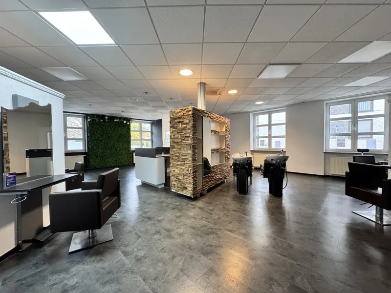 Moderne & lichtdurchflutete Gewerbeeinheit mit ca. 150 m&sup2; &ndash; vielseitig nutzbar!
