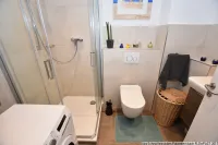 Modernes Duschbad