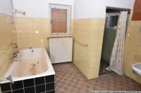 Badezimmer im Erdgeschoss