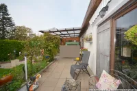 Anbau des Mehrfamilienhauses mit Terrasse