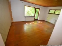 Wohnzimmer mit Gartenzugang