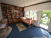 Wohnzimmer mit Balkonzugang