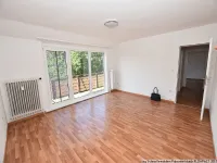 Lichtdurchflutetes Wohnzimmer