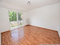 Schlafzimmer mit Zugang zum Balkon