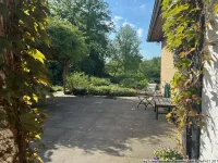 Blick in den seitlichen Garten