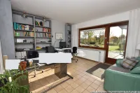 Arbeitszimmer mit Terrassenzugang