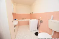 Wannenbad mit Waschmaschinenanschluss