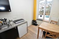 Pantryküche exemplarisch, hier mit Terrassenzugang